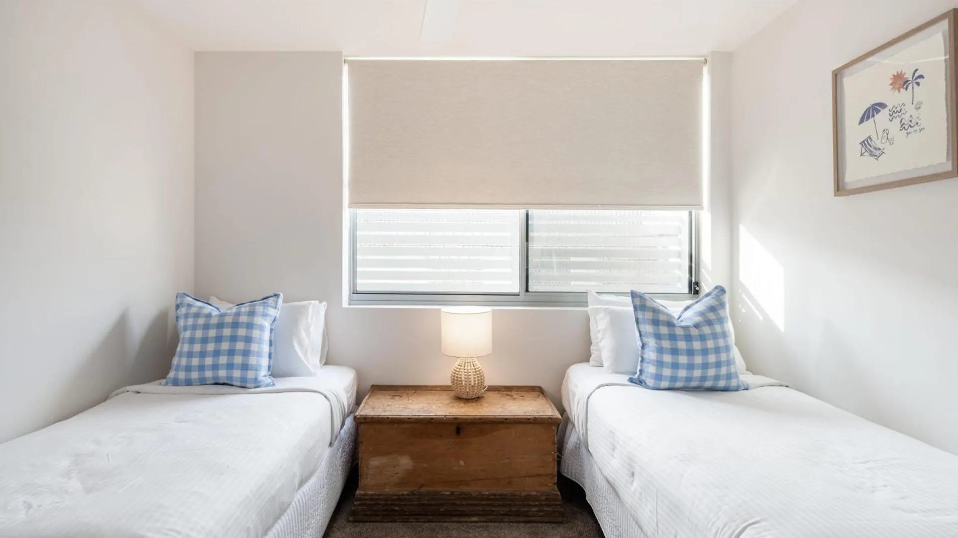 Azure Oceanside Apartment At Kings Beach Caloundra