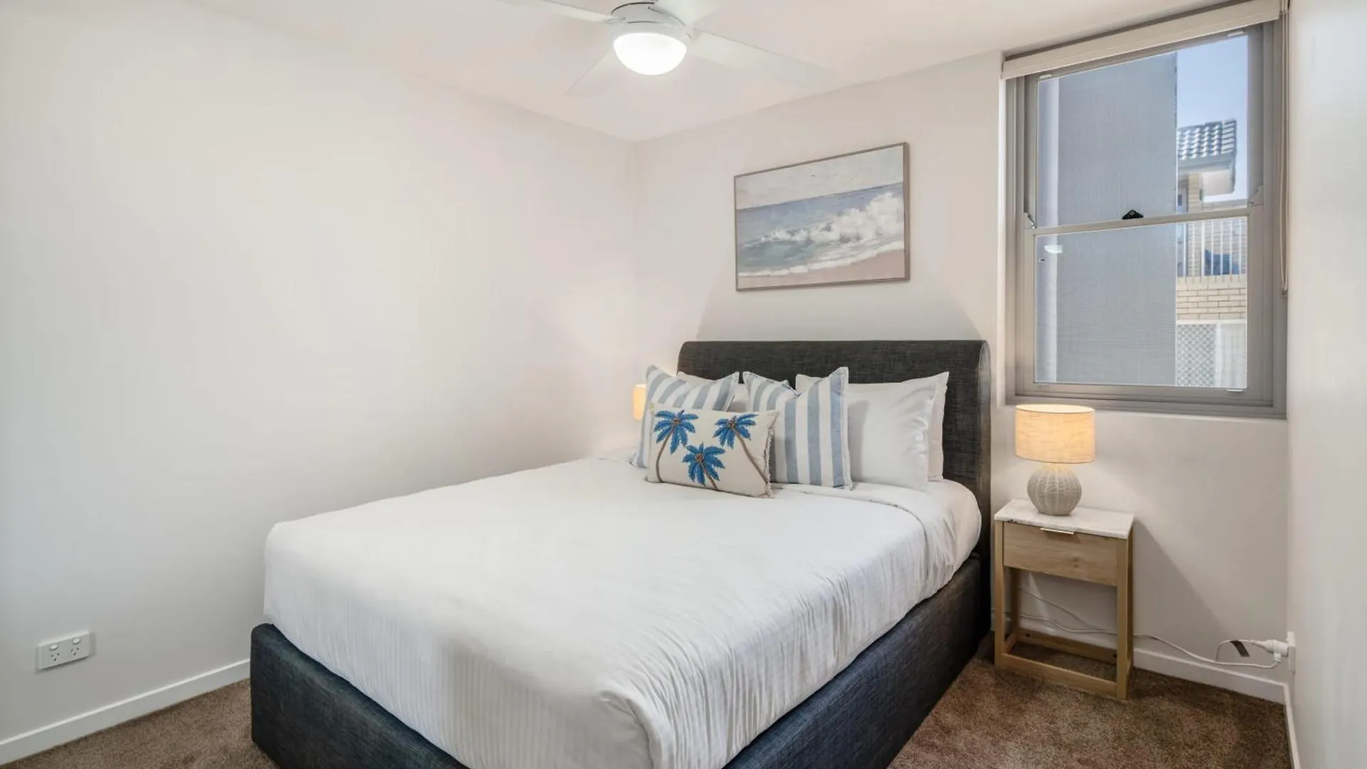 Azure Oceanside Apartment At Kings Beach Caloundra